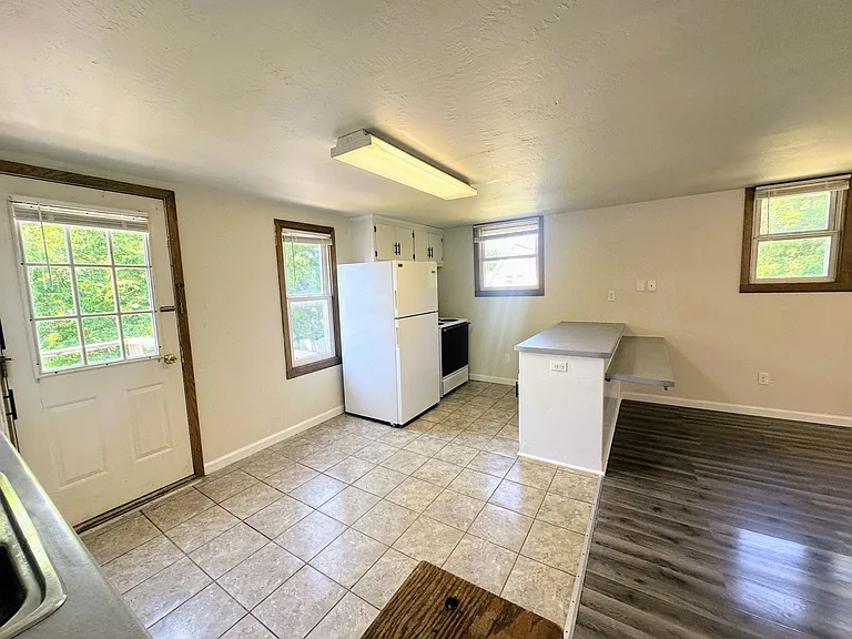 1628 Deckner Ave — Photo 2