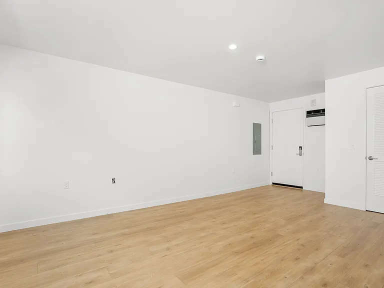 1422 Tamarind Ave — Photo 16