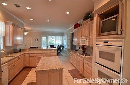 Large Kitchen : Gas stove. Microwave and Double oven. Granite counter tops. Built in TV!!