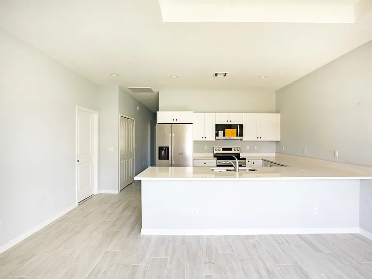 1125 11th Ct SW — Photo 2