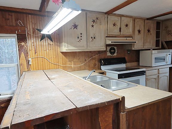 4th image of 27 Summer Camp Ln