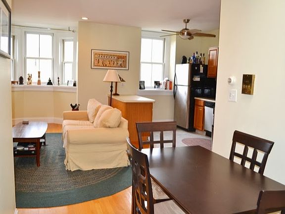 Spacious living/dining area