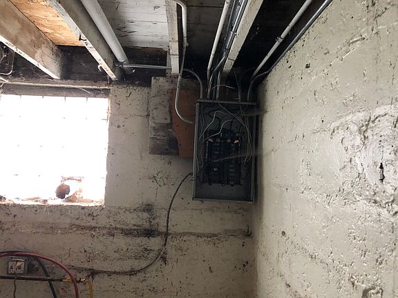 4th image of 11844 S La Salle St