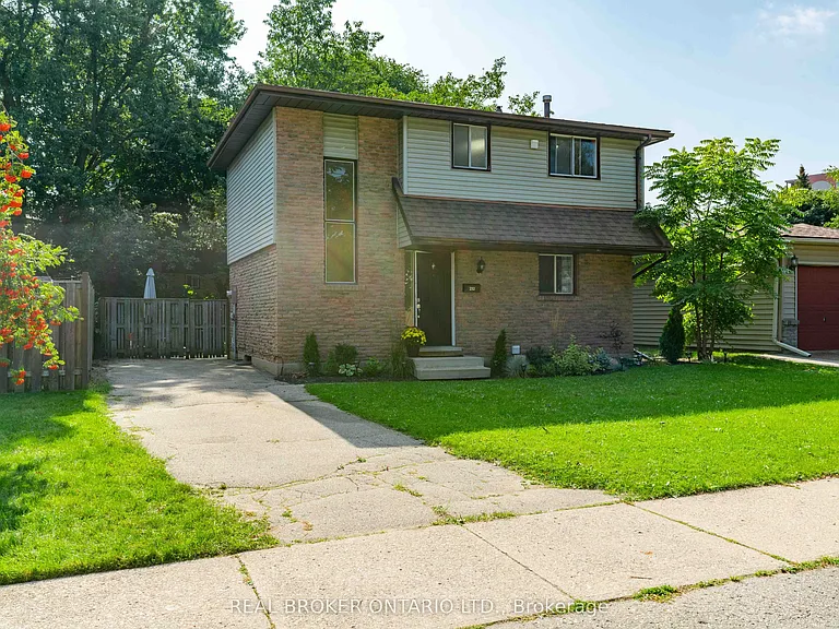 232 Cedarwoods Cres — Photo 4