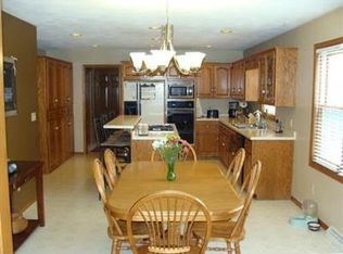 3525 N Woodhaven Ct, Appleton, WI 54913