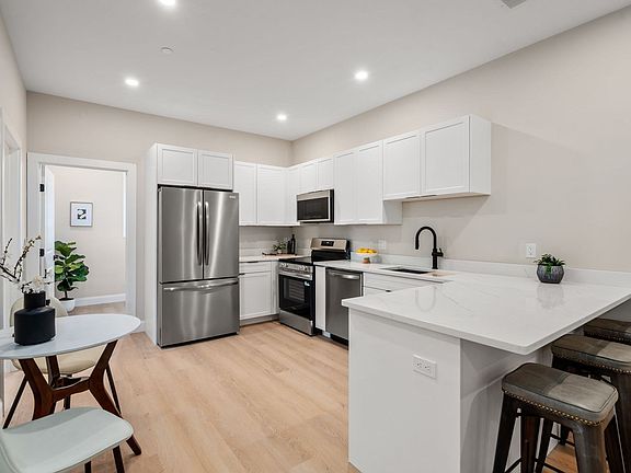 5th image of 7 Cross St #302