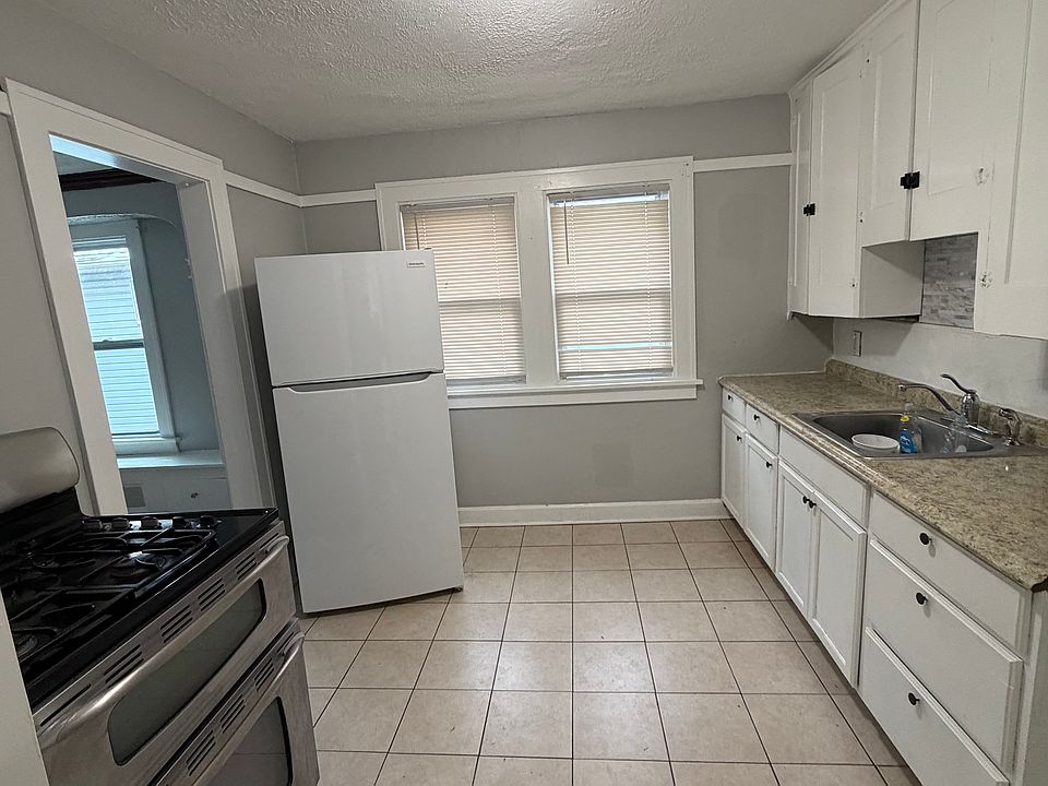 1st image of 3350 W 131st St