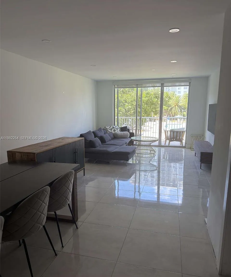 Admirals Port Condo West — Photo 2