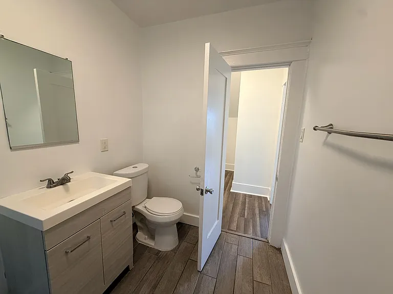 1027 E 2nd St #1027 — Photo 11
