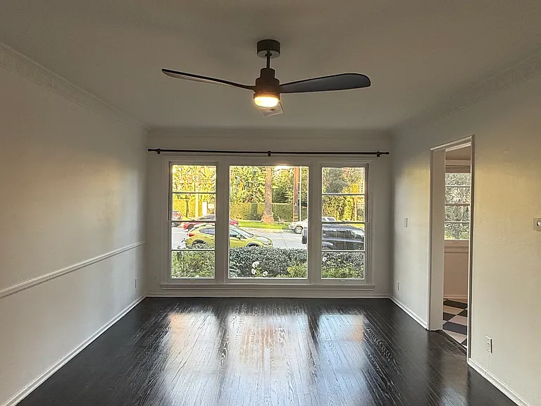 2269 N Beachwood Dr #101 — Photo 1