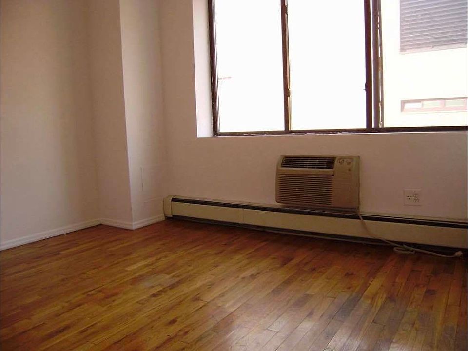 1st image of 536 W 50th St Penthouse E