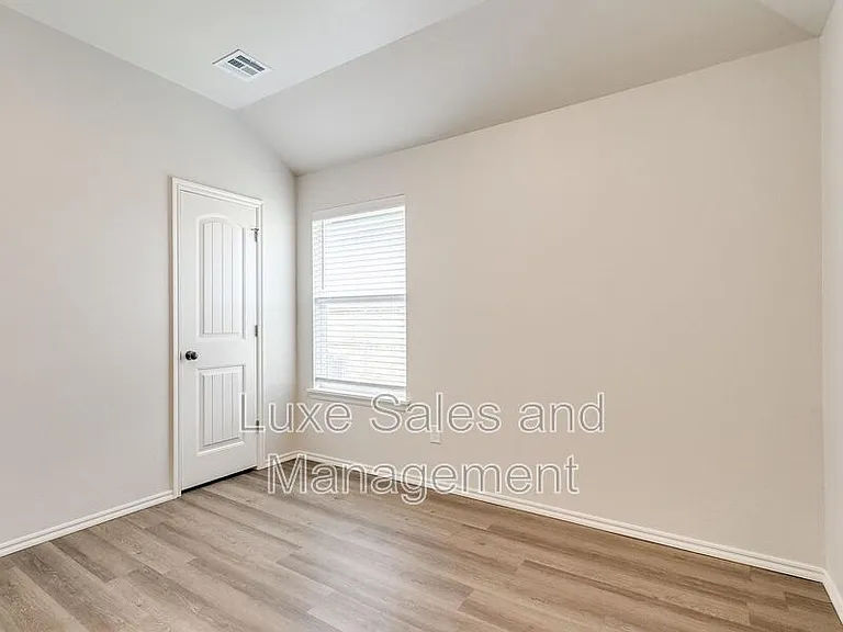 8002 NW 105th Ter — Photo 29