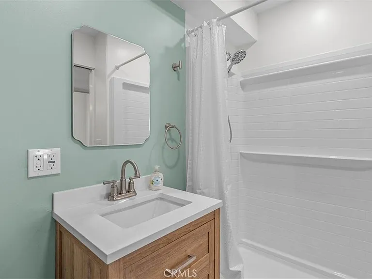 1031 E Tujunga Ave #A — Photo 14