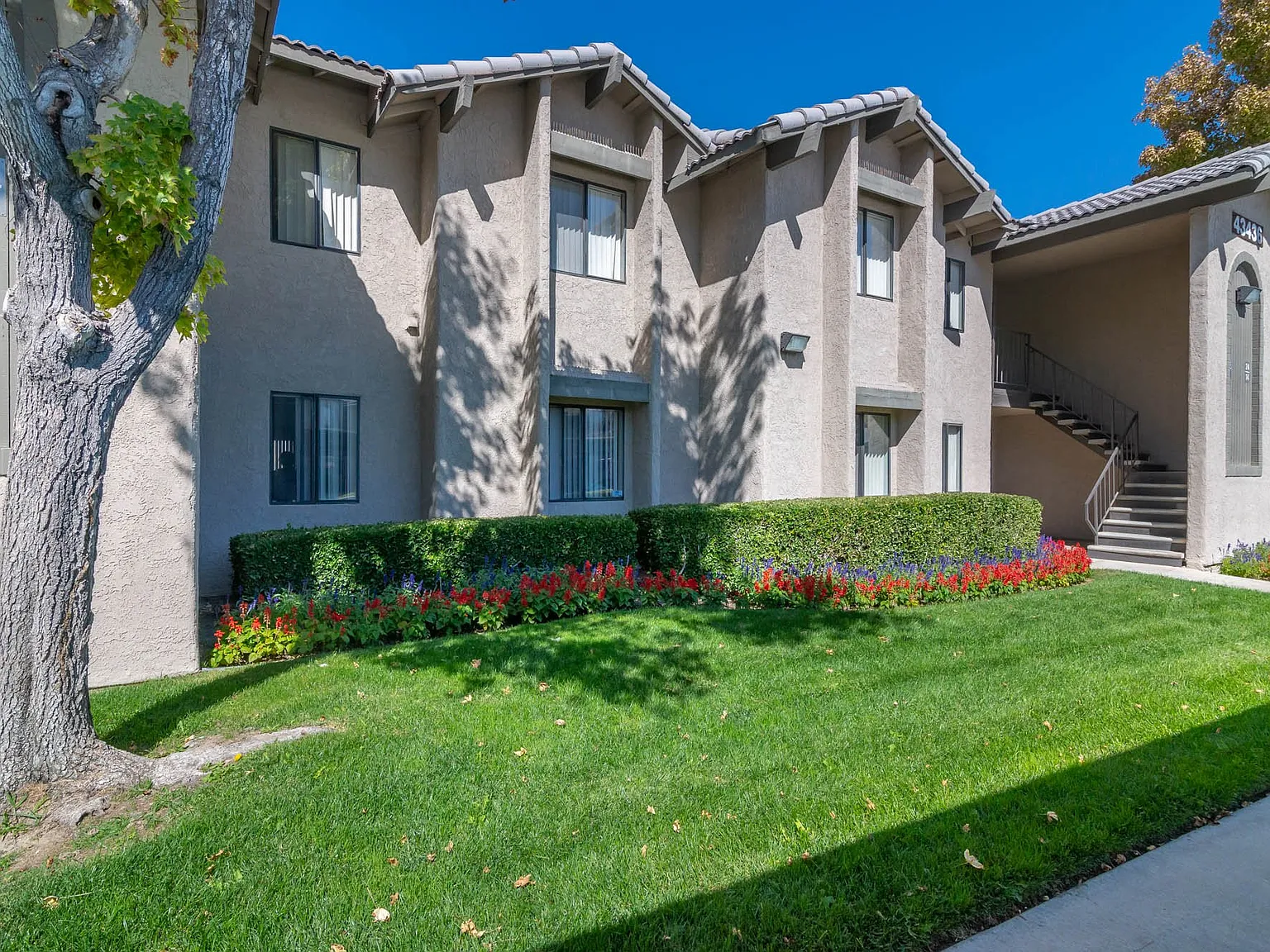 Sunset Ridge Apartments — Photo 2