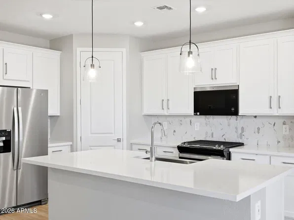 17818 W WASHINGTON Street, Goodyear, AZ 85338