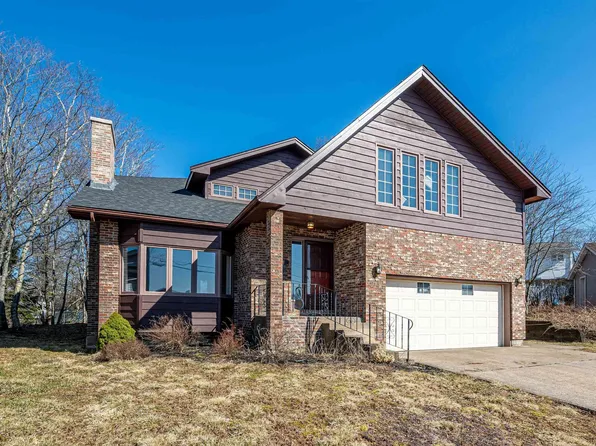 24 The Horseshoe, Halifax, NS B2Y 4E5