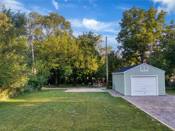 6209 Pear Ave, Cleveland, OH 44102