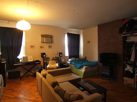 Rented by Joel Weisz, LREB | media 7