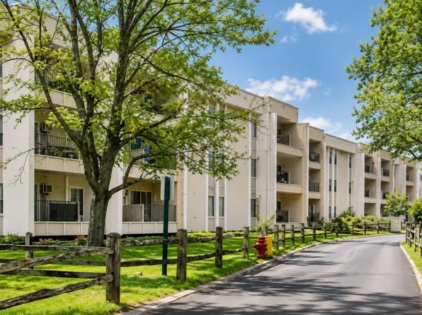 4110 Rahn Rd APT 323, Eagan, MN 55122