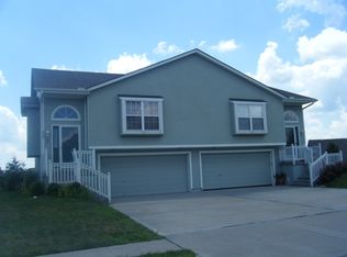 251 SW Chartwell Pl, Lees Summit, MO 64082