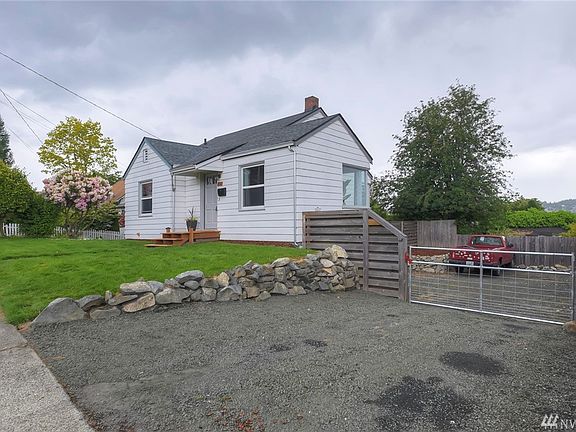 Gravel driveway with room for many cars has a new privacy gate