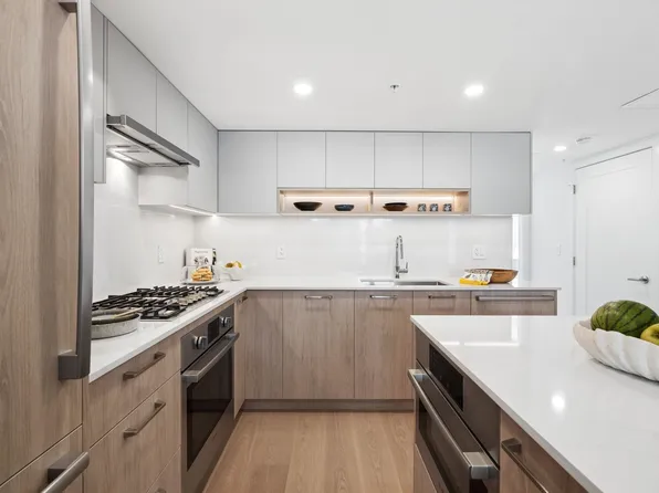 578 W 24th Ave #222, Vancouver, BC V5Z 2B4