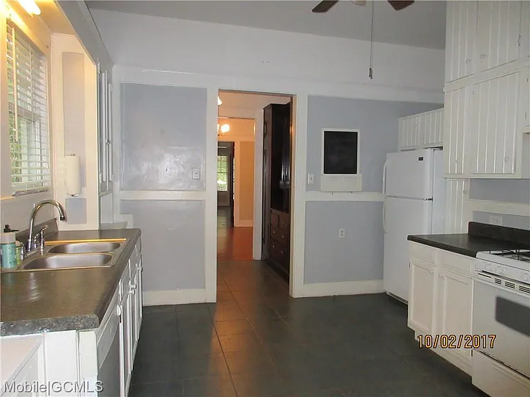 1576 Dauphin St — Photo 6