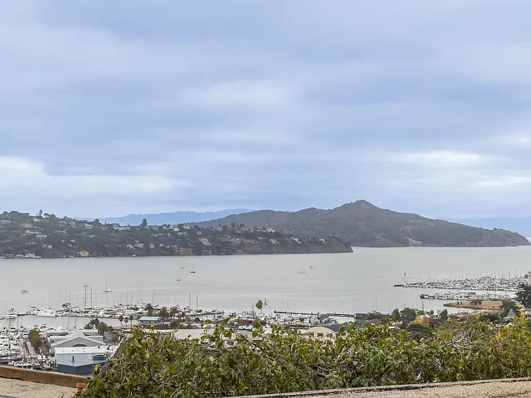Sausalito Towers — Photo 23