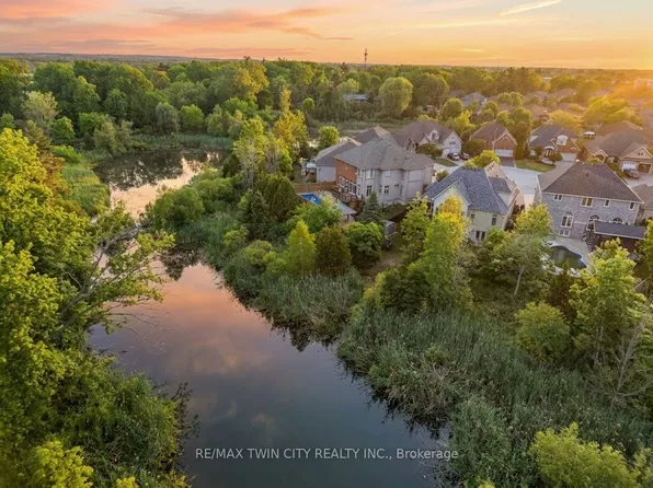 7 Tom Thomson Ct, Brantford, ON N3R 7Z6