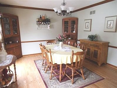 4th image of 1045 Augustana Dr