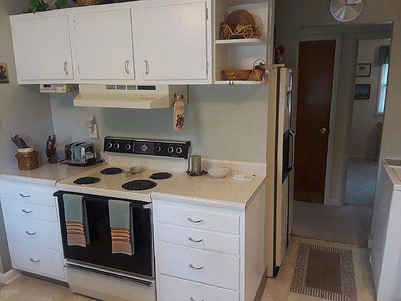 4th image of 2314 Meadow Dr