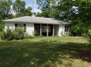 15798 E Tilton Rd, Ina, IL 62846