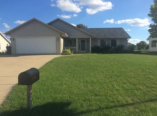 971 E Stonewood Dr, Oak Creek, WI 53154