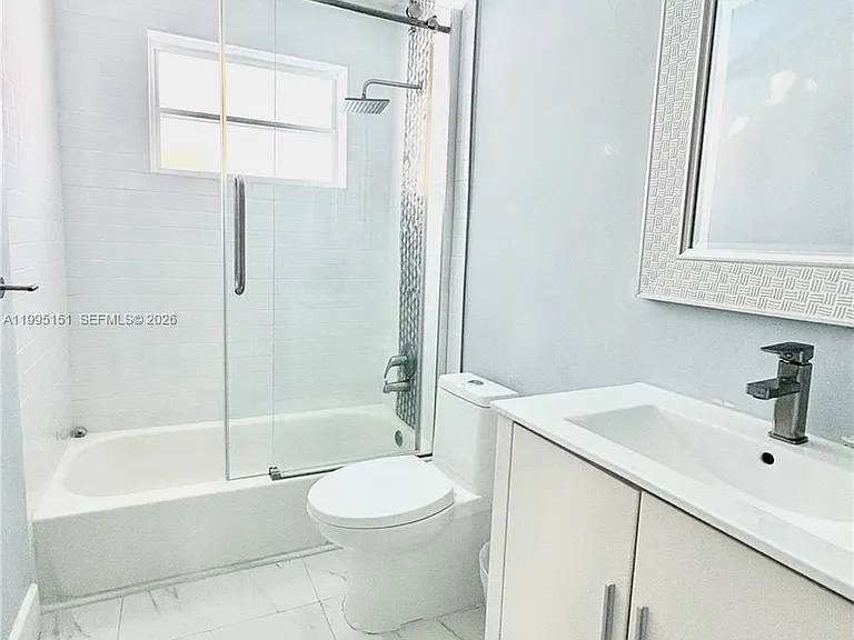 5770 NE 18th Ave — Photo 11