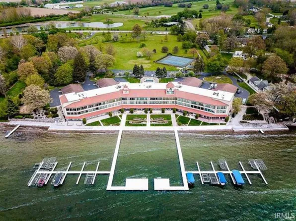 12275 N Ogden Point Rd #202, Syracuse, IN 46567