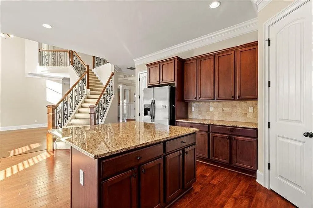 4 bed, 2836 sqft, $2,600 — Photo 3