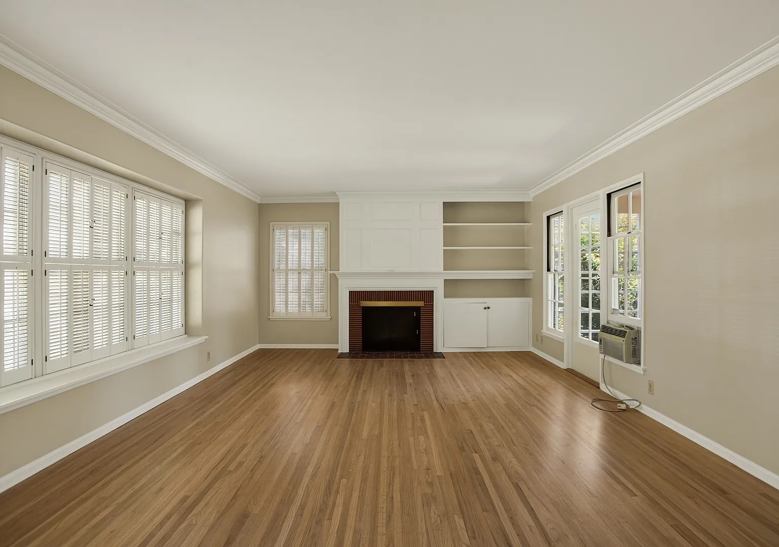 3 bed, 1463 sqft, $4,950 — Photo 1