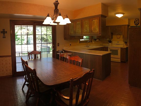 Spacious eat in kitchen
