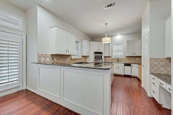 3 bed, 2.5 bath, 2797 sqft, $4,950 — Photo 4