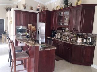 932 Falling Water Rd, Fort Lauderdale, FL 33326