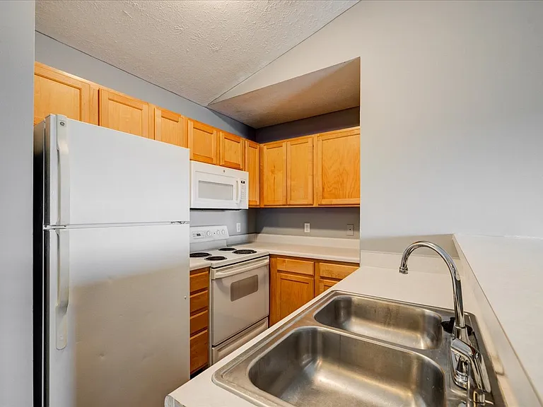 Cross Lake Apartments — Photo 159