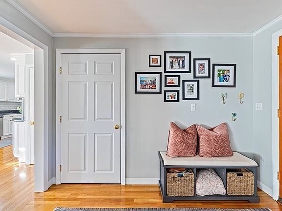 3rd image of 100 Norwell Ave