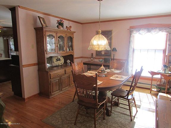 5th image of 264 Thorn Hill Rd