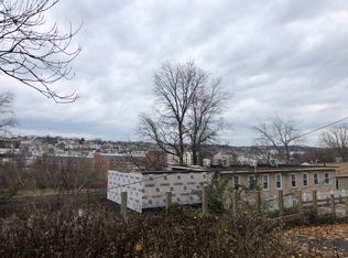 7 Woodmont Rd, Conshohocken, PA 19428