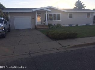 931 Dell Ave, Dickinson, ND 58601