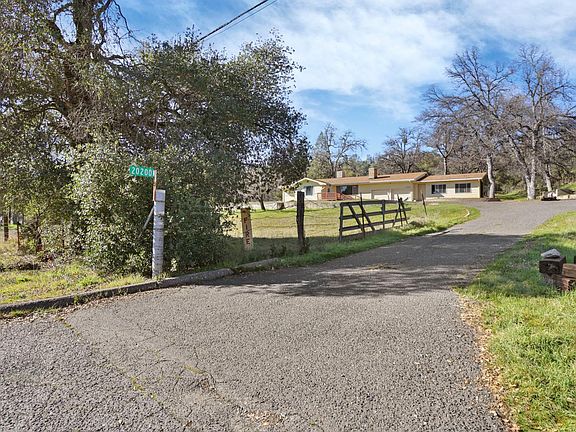3rd image of 20200 Tuolumne Rd N