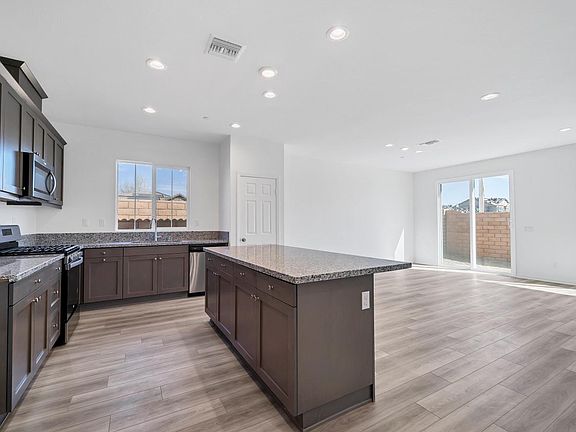 5th image of 3325 S Primrose Pl
