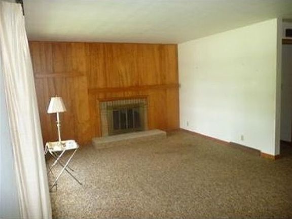 5th image of 1730 Woodside Dr
