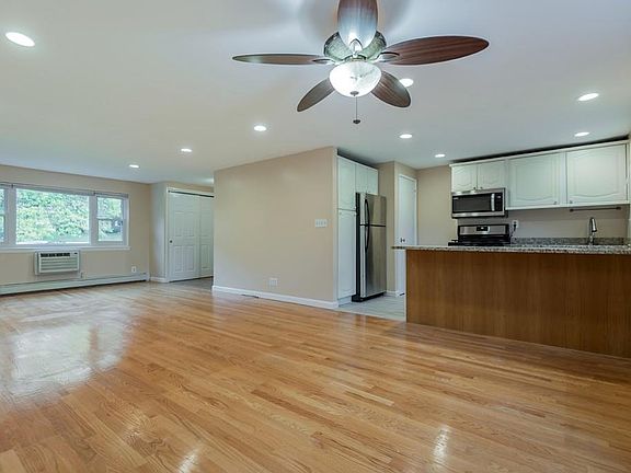 4th image of 166 Kingston St #0