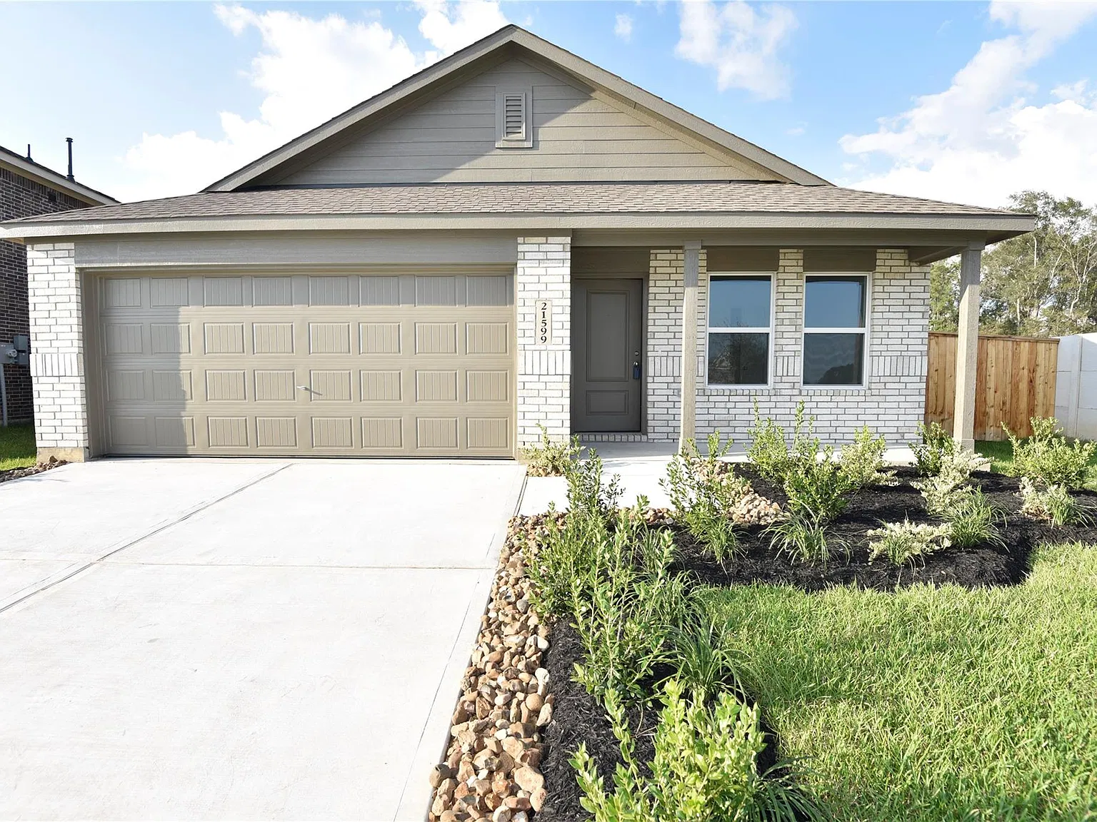 4 bed, 2.0 bath, 1740 sqft, $1,850 — Photo 2